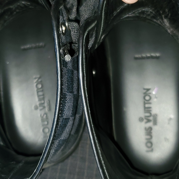 Louis Vuitton - Picture 2 of 10